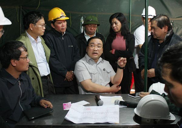 Deputy Prime Minister Hoang Trung Hai meets with the rescue steering committee (Photo: SGGP)